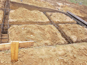 Plantation de poutres dans la tranchée pour un projet de restaurant de 620 mètres carrés dans le département de Brasov thumbnail