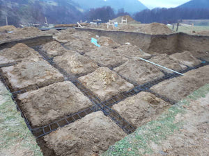 Plantation de poutres dans la tranchée pour un projet de restaurant de 620 mètres carrés dans le département de Brasov thumbnail