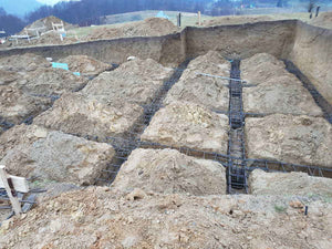 Plantation de poutres dans la tranchée pour un projet de restaurant de 620 mètres carrés dans le département de Brasov thumbnail