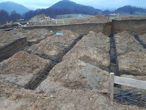 Plantation de poutres dans la tranchée pour un projet de restaurant de 620 mètres carrés dans le département de Brasov thumbnail