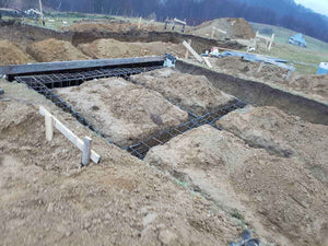 Plantation de poutres dans la tranchée pour un projet de restaurant de 620 mètres carrés dans le département de Brasov thumbnail