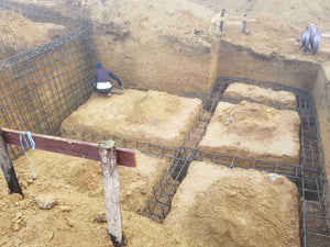 Plantation de poutres dans la tranchée pour un projet de restaurant de 620 mètres carrés dans le département de Brasov thumbnail