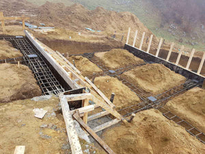Plantation de poutres dans la tranchée pour un projet de restaurant de 620 mètres carrés dans le département de Brasov thumbnail