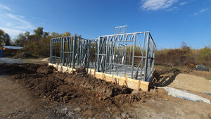 Projet de maison de 155 mètres carrés, montage de la structure au rez-de-chaussée thumbnail