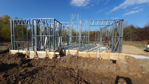 Projet de maison de 155 mètres carrés, montage de la structure au rez-de-chaussée thumbnail