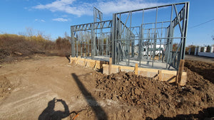 Projet de maison de 155 mètres carrés, montage de la structure au rez-de-chaussée thumbnail
