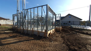 Projet de maison de 155 mètres carrés, montage de la structure au rez-de-chaussée thumbnail