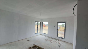 Application d'une couche d'apprêt et de vinarom pour le projet d'une maison de 190 mètres carrés thumbnail