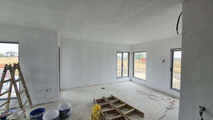 Application d'une couche d'apprêt et de vinarom pour le projet d'une maison de 190 mètres carrés thumbnail