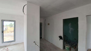 Application d'une couche d'apprêt et de vinarom pour le projet d'une maison de 190 mètres carrés thumbnail