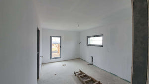 Application d'une couche d'apprêt et de vinarom pour le projet d'une maison de 190 mètres carrés thumbnail