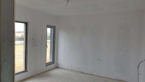 Application d'une couche d'apprêt et de vinarom pour le projet d'une maison de 190 mètres carrés thumbnail