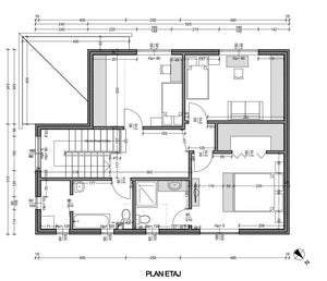 Traçage et excavation de la fondation pour une maison à un étage à Bucarest thumbnail