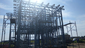 Montage de la structure métallique terminée pour le projet de maison de 190 mètres carrés thumbnail