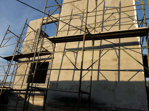 Projet de maison à un stade où l'enduit est appliqué sur les façades thumbnail