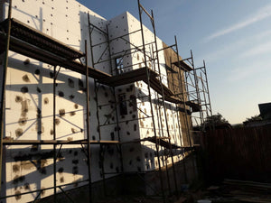 Projet de maison à un stade où l'enduit est appliqué sur les façades thumbnail