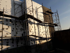 Projet de maison à un stade où l'enduit est appliqué sur les façades thumbnail