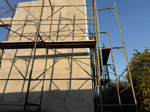Projet de maison à un stade où l'enduit est appliqué sur les façades thumbnail
