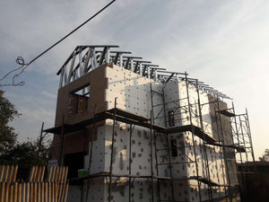 Projet de maison à un stade où l'enduit est appliqué sur les façades thumbnail