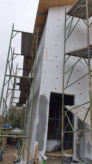 Projet de maison à un stade où l'enduit est appliqué sur les façades thumbnail
