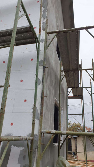Projet de maison à un stade où l'enduit est appliqué sur les façades thumbnail