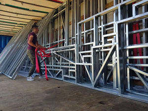 Projet de maison de 220 mètres carrés - montage de la structure métallique thumbnail