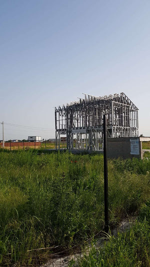 Projet de maison de 220 mètres carrés - montage de la structure métallique thumbnail
