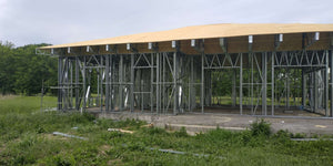 Projet de maison à Snagov de 320 mètres carrés, installation d'OSB pour le toit thumbnail