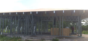 Projet de maison à Snagov de 320 mètres carrés, installation d'OSB pour le toit thumbnail