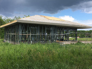 Projet de maison à Snagov de 320 mètres carrés, installation d'OSB pour le toit thumbnail