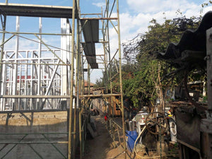 Projet de maison, montage de la structure métallique au rez-de-chaussée thumbnail