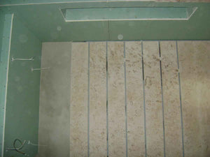 Finitions intérieures comprenant la pose de carrelage, de faïence et de plafonds pour une maison de 140 mètres carrés thumbnail