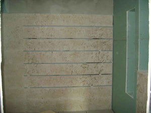 Finitions intérieures comprenant la pose de carrelage, de faïence et de plafonds pour une maison de 140 mètres carrés thumbnail