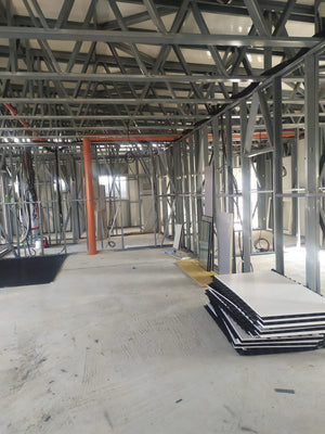 Projet de halle métallique de 240 mètres carrés à Bucarest, installation du chauffage par le sol thumbnail