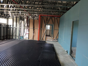 Projet de halle métallique de 240 mètres carrés à Bucarest, installation du chauffage par le sol thumbnail