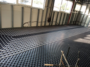 Projet de halle métallique de 240 mètres carrés à Bucarest, installation du chauffage par le sol thumbnail