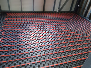 Projet de halle métallique de 240 mètres carrés à Bucarest, installation du chauffage par le sol thumbnail