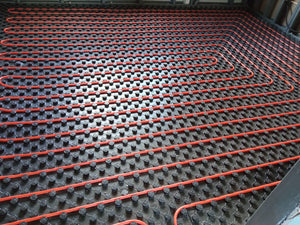 Projet de halle métallique de 240 mètres carrés à Bucarest, installation du chauffage par le sol thumbnail