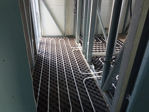 Projet de halle métallique de 240 mètres carrés à Bucarest, installation du chauffage par le sol thumbnail