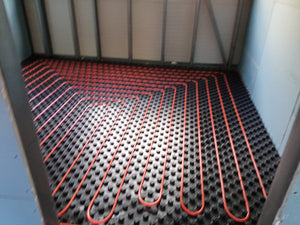Projet de halle métallique de 240 mètres carrés à Bucarest, installation du chauffage par le sol thumbnail