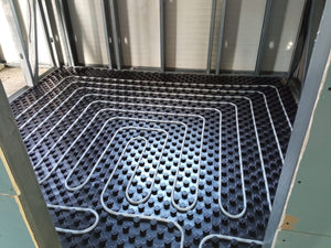 Projet de halle métallique de 240 mètres carrés à Bucarest, installation du chauffage par le sol thumbnail