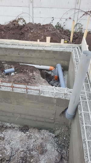 Projet de halle métallique de désenclavement de la fondation et installation des installations sanitaires thumbnail