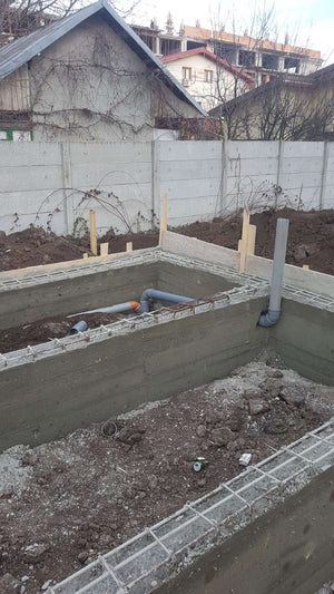 Projet de halle métallique de désenclavement de la fondation et installation des installations sanitaires thumbnail