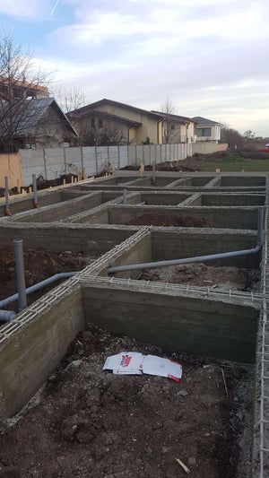Projet de halle métallique de désenclavement de la fondation et installation des installations sanitaires thumbnail