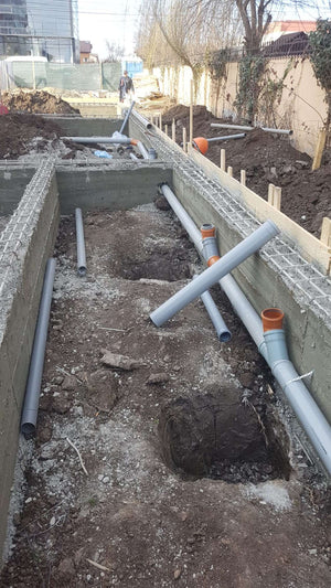 Projet de halle métallique de désenclavement de la fondation et installation des installations sanitaires thumbnail