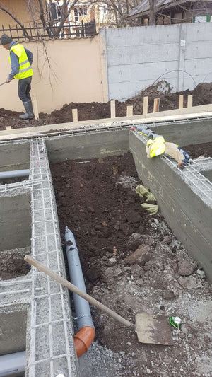 Projet de halle métallique de désenclavement de la fondation et installation des installations sanitaires thumbnail