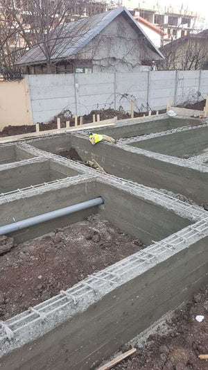 Projet de halle métallique de désenclavement de la fondation et installation des installations sanitaires thumbnail