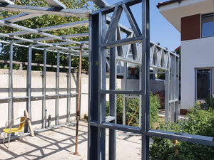 Conception et montage de la structure métallique pour une annexe domestique thumbnail