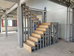 Conception et installation d'un escalier métallique à deux rampes avec un palier thumbnail