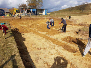 Excavation manuelle des poutres et des paliers pour la fondation d'un restaurant de 620 m² dans le département de Brasov thumbnail